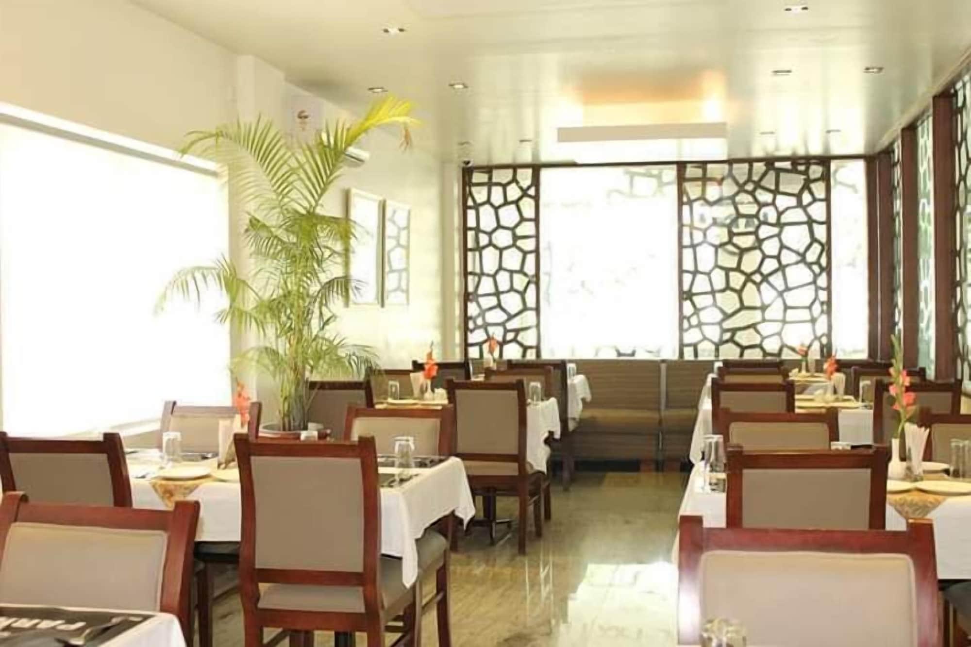 מייזור Hotel White Parrot מראה חיצוני תמונה