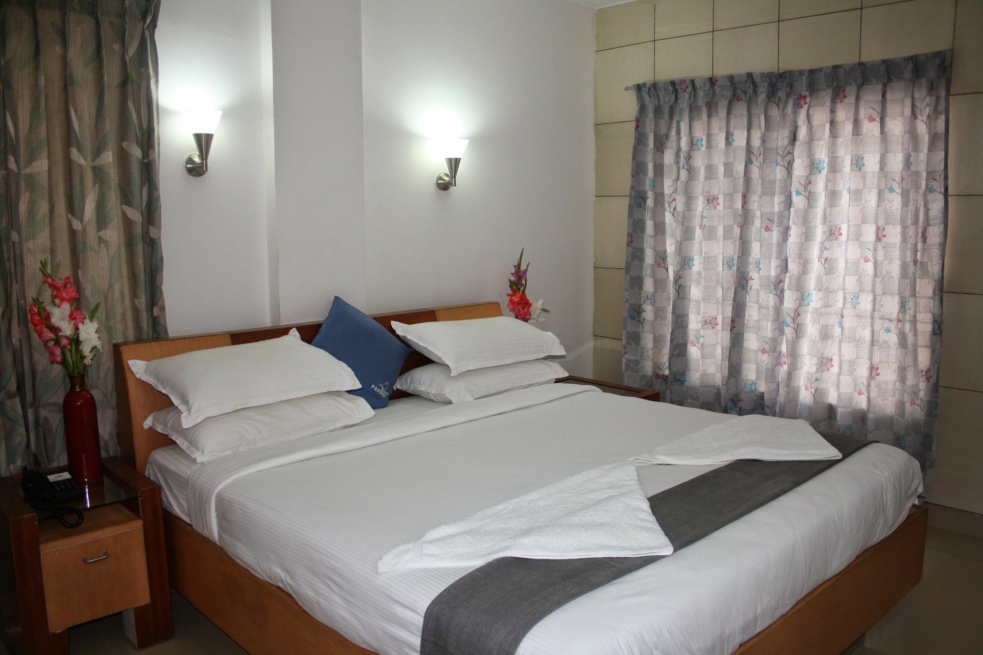 מייזור Hotel White Parrot מראה חיצוני תמונה