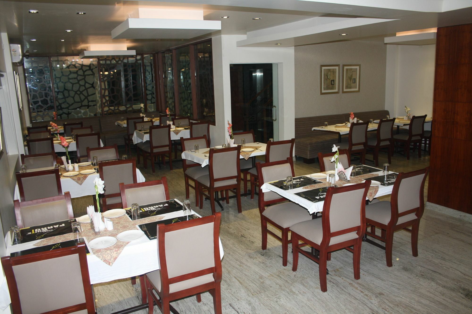 מייזור Hotel White Parrot מראה חיצוני תמונה