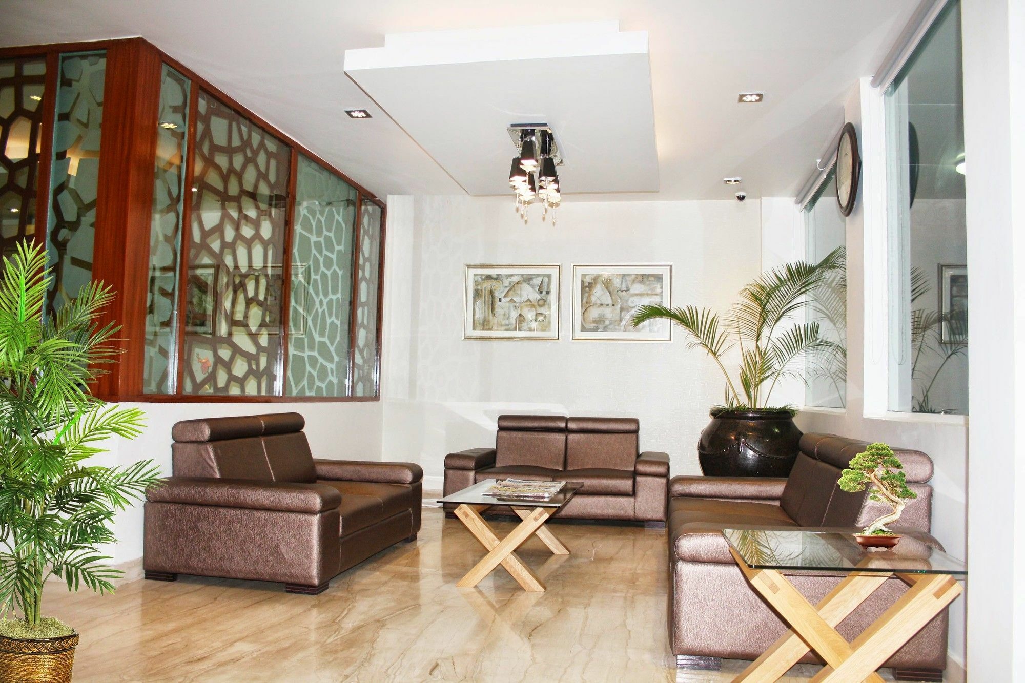 מייזור Hotel White Parrot מראה חיצוני תמונה